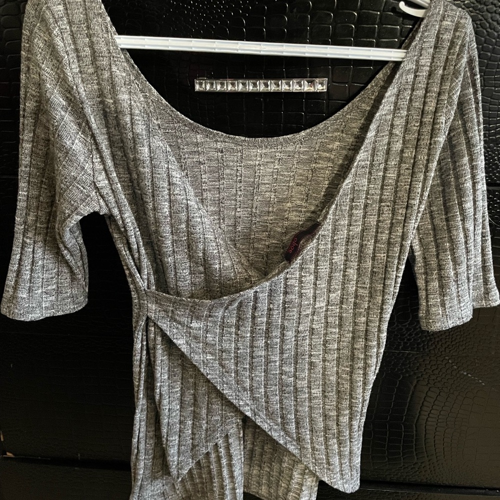 Gray Ribbed Knit Top - Picture 2 of 3